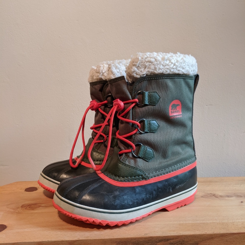 Sorel Surplus Green Yoot Pac Lined Boots Sz 6 kids